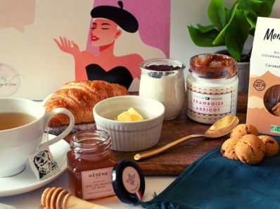 Madalyn et Rose French food subscription box with products displayed from the October 2021 box